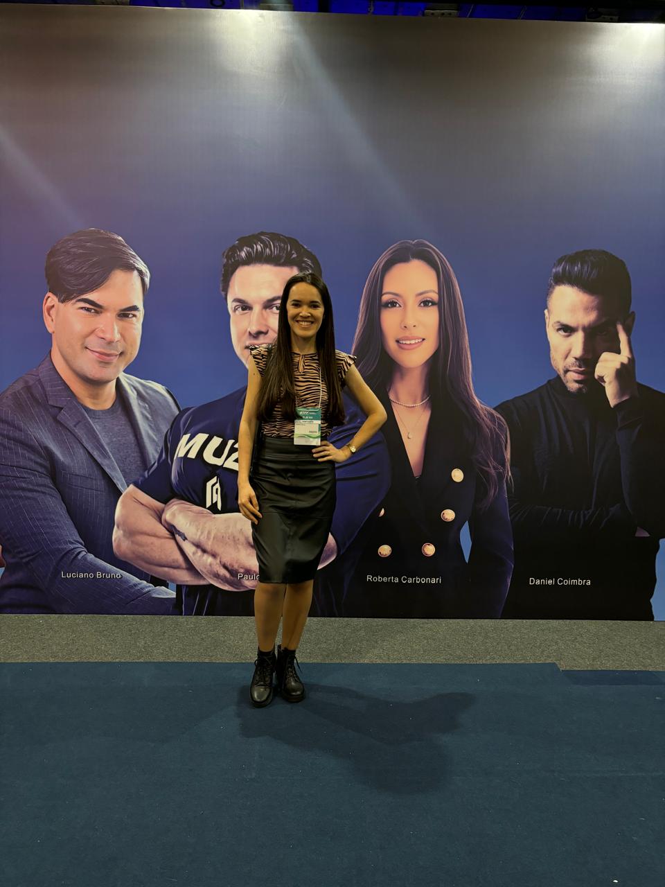 Amanda Sales em um congresso